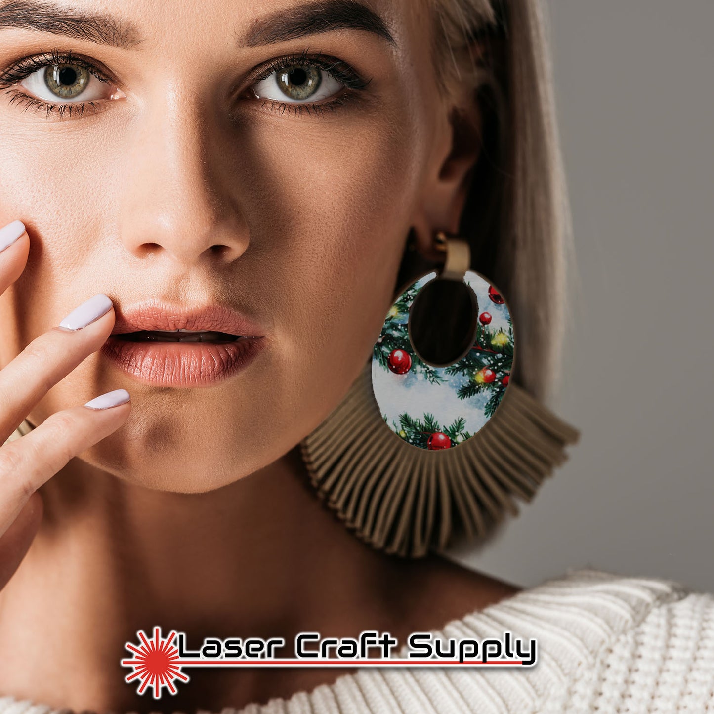 Creative Cast Acrylics - Christmas Garland